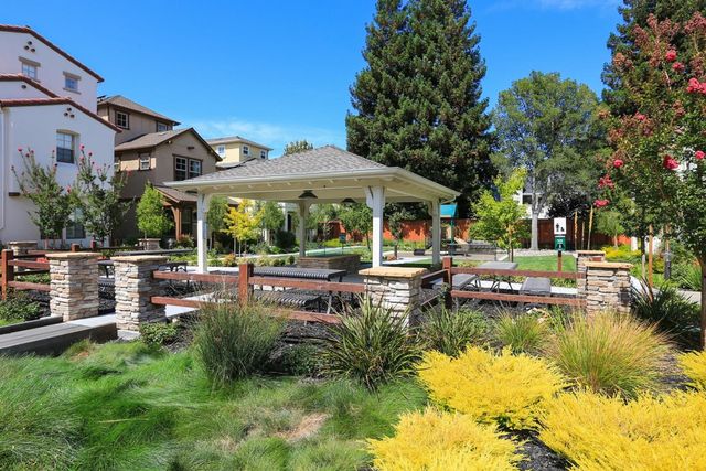 118 Minaret Avenue, Mountain View, CA 94043