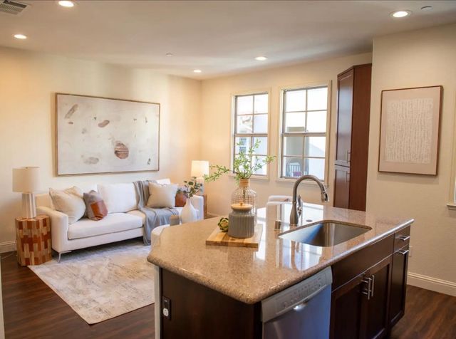 118 Minaret Avenue, Mountain View, CA 94043