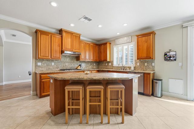 3210 Lori Ct, Roseville, CA 95747