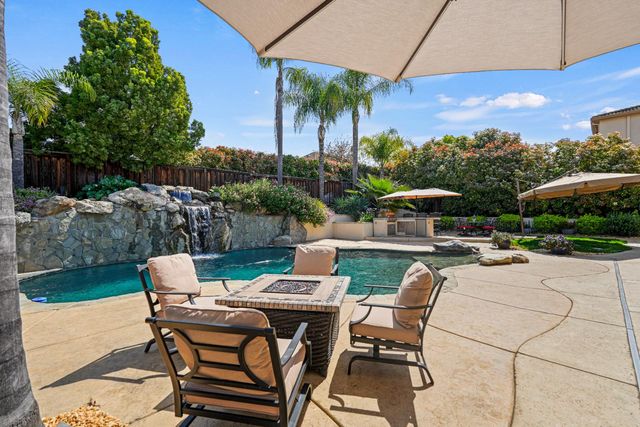 3210 Lori Ct, Roseville, CA 95747