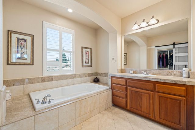 3210 Lori Ct, Roseville, CA 95747