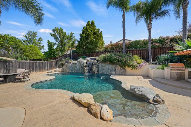 3210 Lori Ct, Roseville, CA 95747