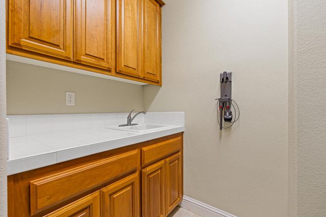 3210 Lori Ct, Roseville, CA 95747