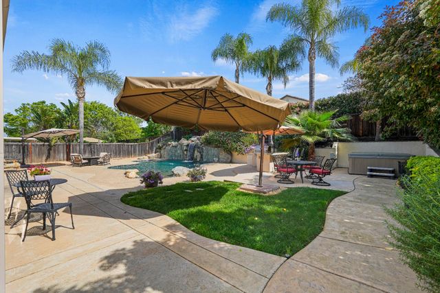 3210 Lori Ct, Roseville, CA 95747