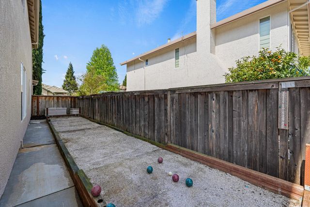 3210 Lori Ct, Roseville, CA 95747