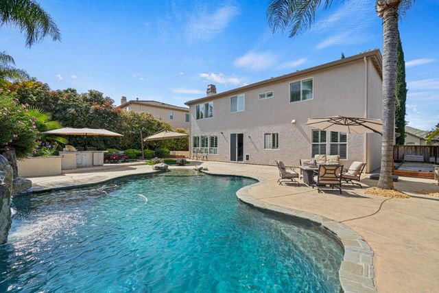 3210 Lori Ct, Roseville, CA 95747