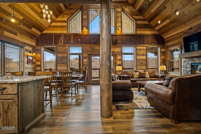 2011 Turkey Creek Way, Pigeon Forge, TN 37862