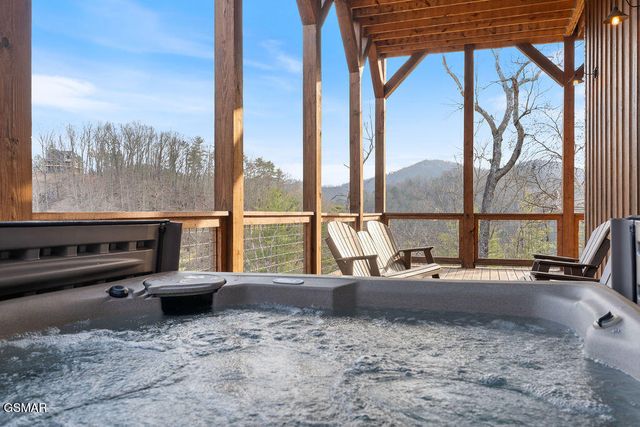 2011 Turkey Creek Way, Pigeon Forge, TN 37862