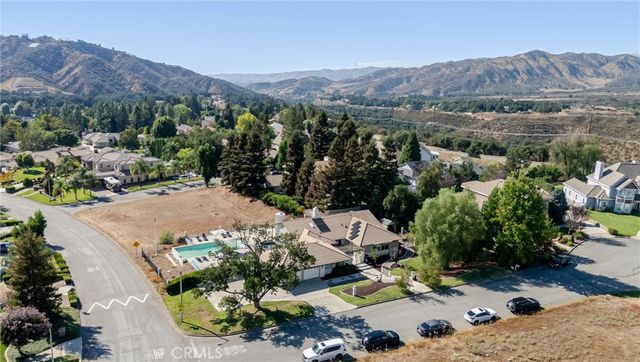 13582 Oak Hill Court, Yucaipa, CA 92399