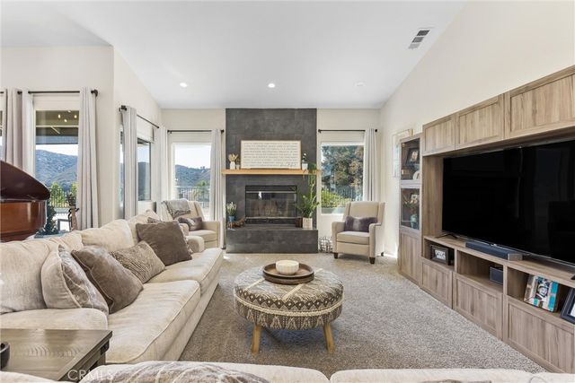 13582 Oak Hill Court, Yucaipa, CA 92399
