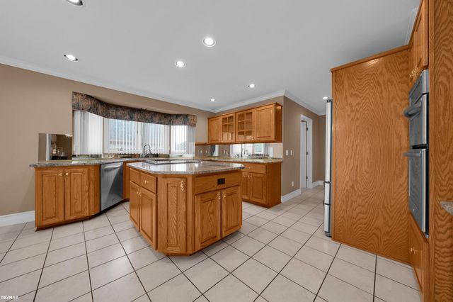 14155 Glenwood Drive, Shelby Twp, MI 48315