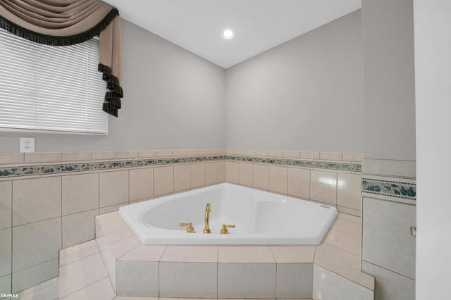 14155 Glenwood Drive, Shelby Twp, MI 48315