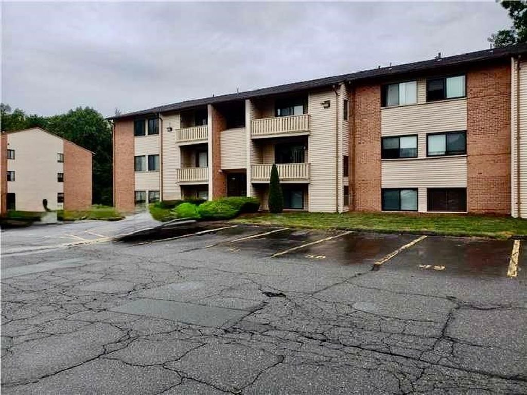 1137 Hartford Avenue 3A, Johnston, RI 02919