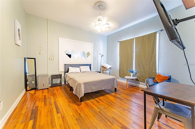 3321 W WOODLAWN AVENUE, Tampa, FL 33607