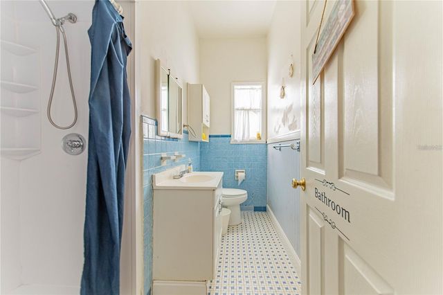 3321 W WOODLAWN AVENUE, Tampa, FL 33607