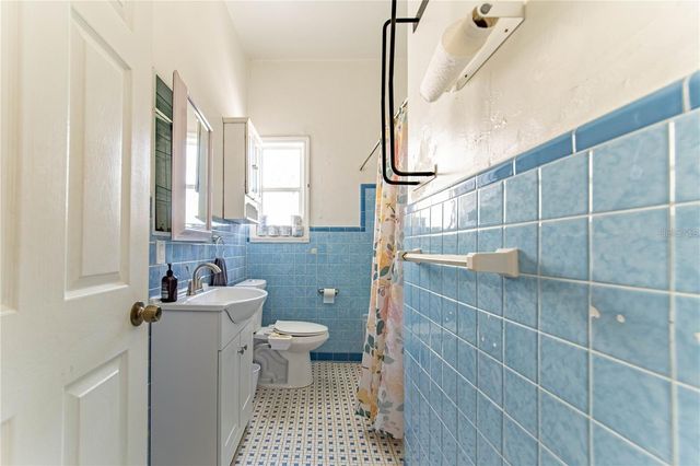 3321 W WOODLAWN AVENUE, Tampa, FL 33607