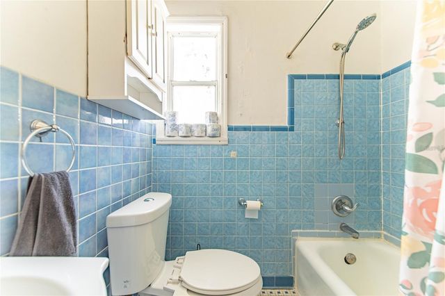 3321 W WOODLAWN AVENUE, Tampa, FL 33607