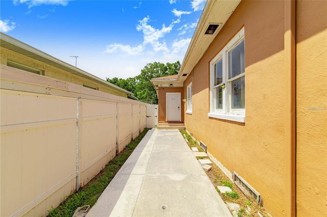 3321 W WOODLAWN AVENUE, Tampa, FL 33607