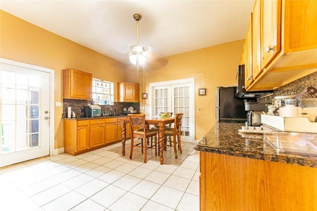 3321 W WOODLAWN AVENUE, Tampa, FL 33607