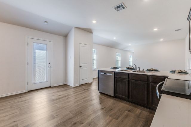 1221 Nursery Drive, Forney, TX 75126