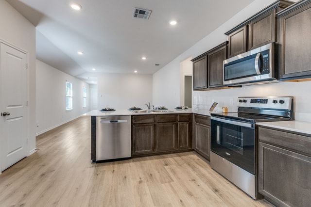 1221 Nursery Drive, Forney, TX 75126