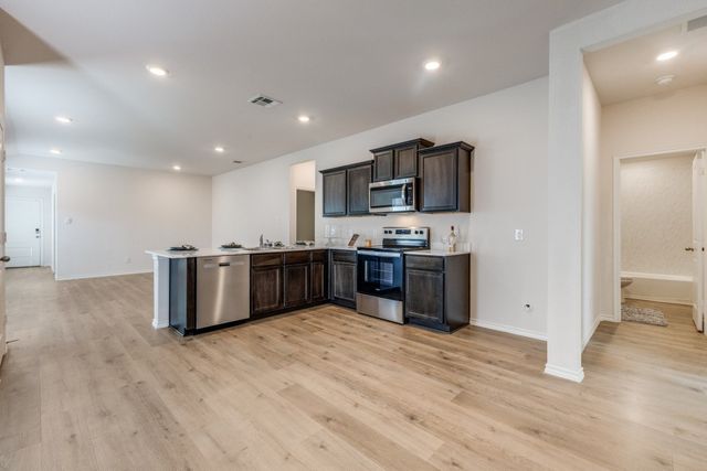 1221 Nursery Drive, Forney, TX 75126