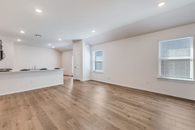 1221 Nursery Drive, Forney, TX 75126