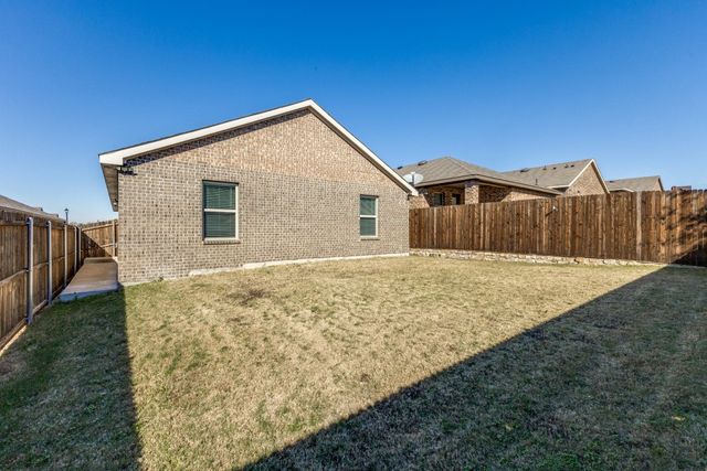 1221 Nursery Drive, Forney, TX 75126