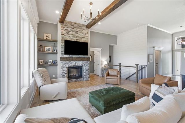 12001 S Eagle Crest Drive, Lee's Summit, MO 64086
