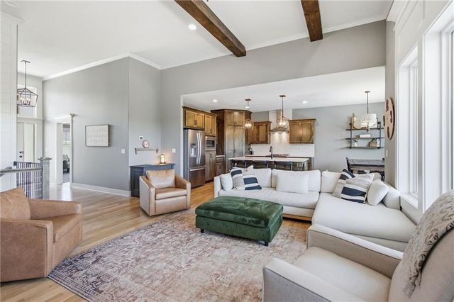 12001 S Eagle Crest Drive, Lee's Summit, MO 64086