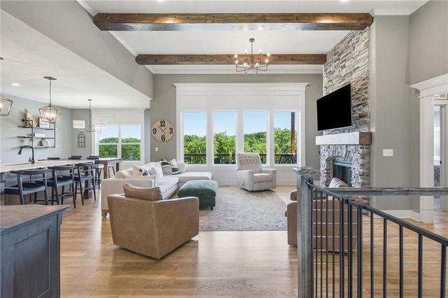 12001 S Eagle Crest Drive, Lee's Summit, MO 64086