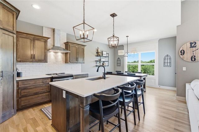 12001 S Eagle Crest Drive, Lee's Summit, MO 64086