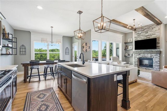 12001 S Eagle Crest Drive, Lee's Summit, MO 64086