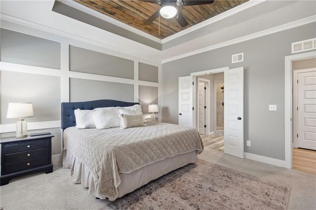 12001 S Eagle Crest Drive, Lee's Summit, MO 64086