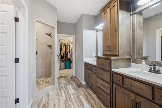 12001 S Eagle Crest Drive, Lee's Summit, MO 64086