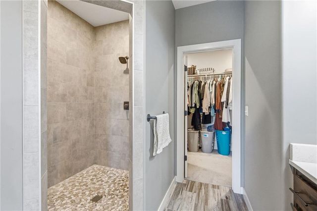 12001 S Eagle Crest Drive, Lee's Summit, MO 64086