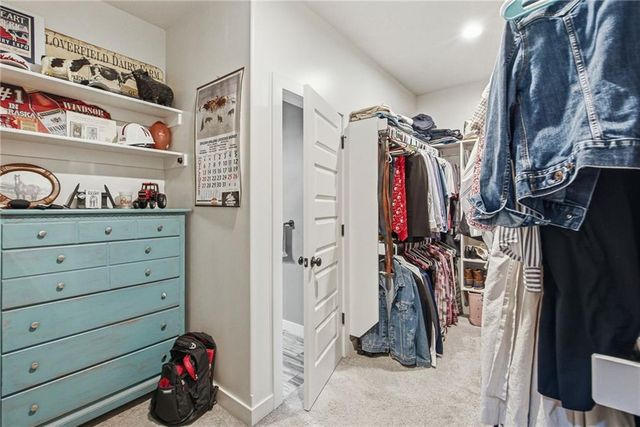 12001 S Eagle Crest Drive, Lee's Summit, MO 64086