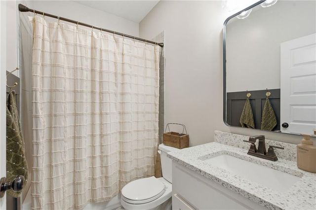 12001 S Eagle Crest Drive, Lee's Summit, MO 64086