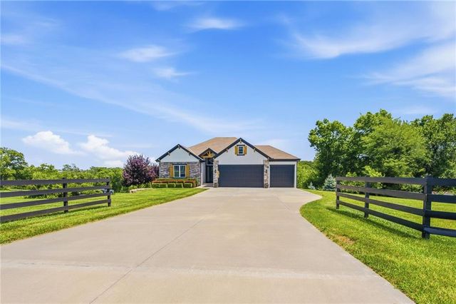 12001 S Eagle Crest Drive, Lee's Summit, MO 64086
