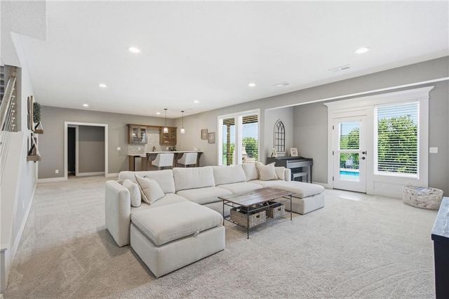 12001 S Eagle Crest Drive, Lee's Summit, MO 64086