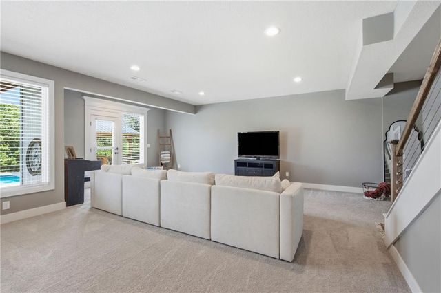 12001 S Eagle Crest Drive, Lee's Summit, MO 64086