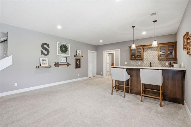 12001 S Eagle Crest Drive, Lee's Summit, MO 64086