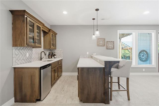 12001 S Eagle Crest Drive, Lee's Summit, MO 64086