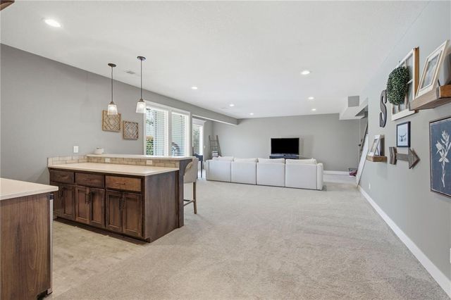 12001 S Eagle Crest Drive, Lee's Summit, MO 64086