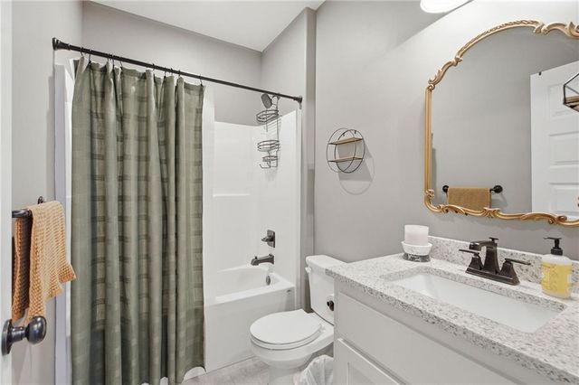 12001 S Eagle Crest Drive, Lee's Summit, MO 64086