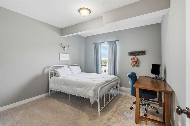 12001 S Eagle Crest Drive, Lee's Summit, MO 64086