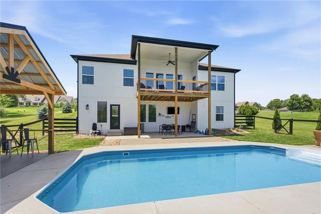 12001 S Eagle Crest Drive, Lee's Summit, MO 64086
