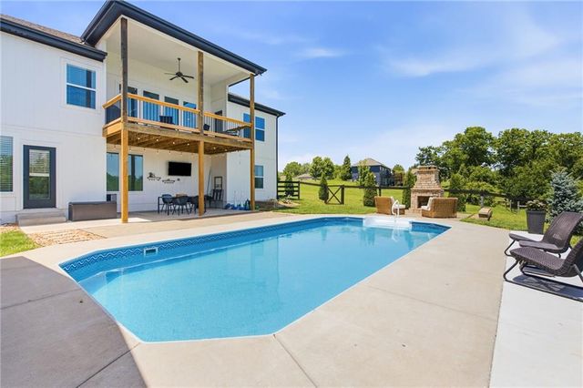 12001 S Eagle Crest Drive, Lee's Summit, MO 64086
