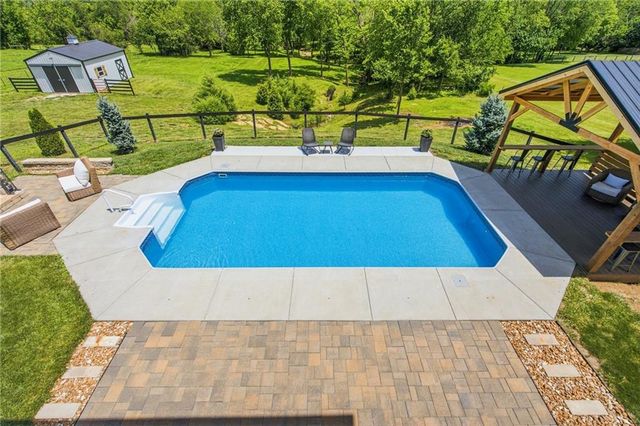 12001 S Eagle Crest Drive, Lee's Summit, MO 64086