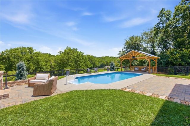 12001 S Eagle Crest Drive, Lee's Summit, MO 64086
